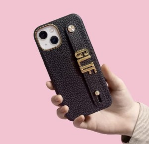 Czarne etui z paskiem z imieniem Iphone 16 plus