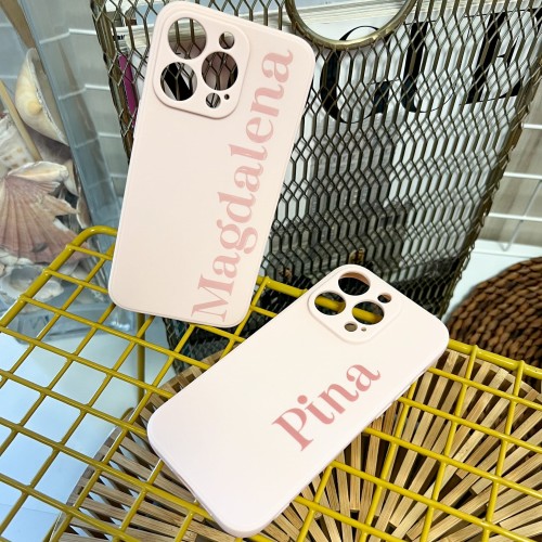 różowe etui z nadrukiem