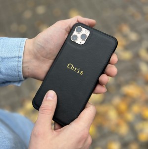 czarne skórzane etui z personalizacją iphone 13 pro max