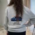 bluza z haftem samochodu ze zdjęcia