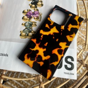 etui geometryczne ogień iphone 16