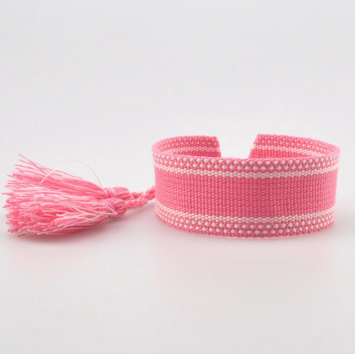 bransoletka na rękę z haftem mocny róż