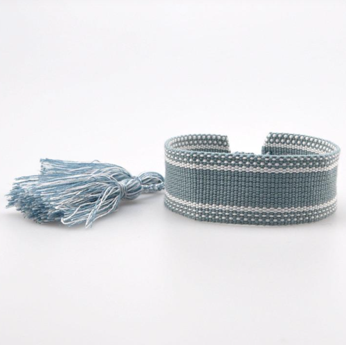 bransoletka na rękę błękitna z haftem