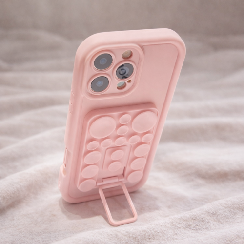 Różowa obudowa iPhone’a z przyssawkami