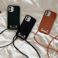 etui z eko skóry ze sznurkiem odpinanym iphone 13