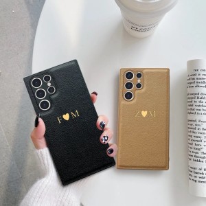 czarne etui z tłoczeniem Samsung S22 plus