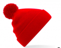 czerwona czapka z pomponem
