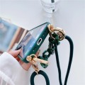 etui ze sznurkiem i łańcuchem
